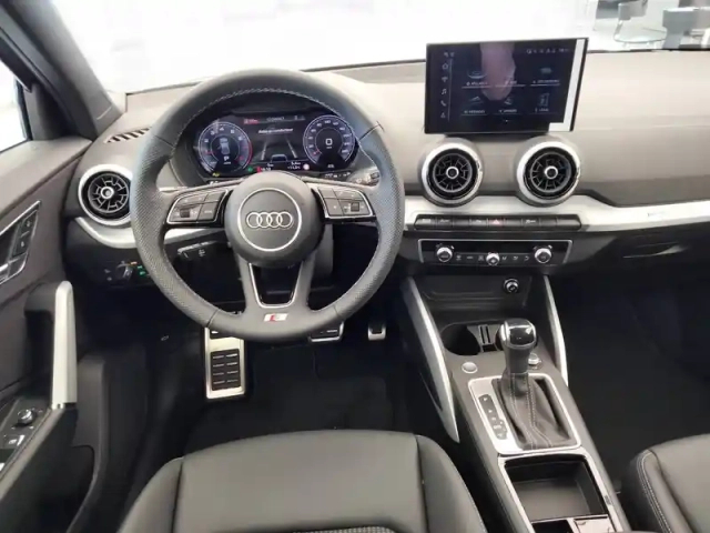 Audi Q2 35 tfsi 150 s tronic 7 — photo 17