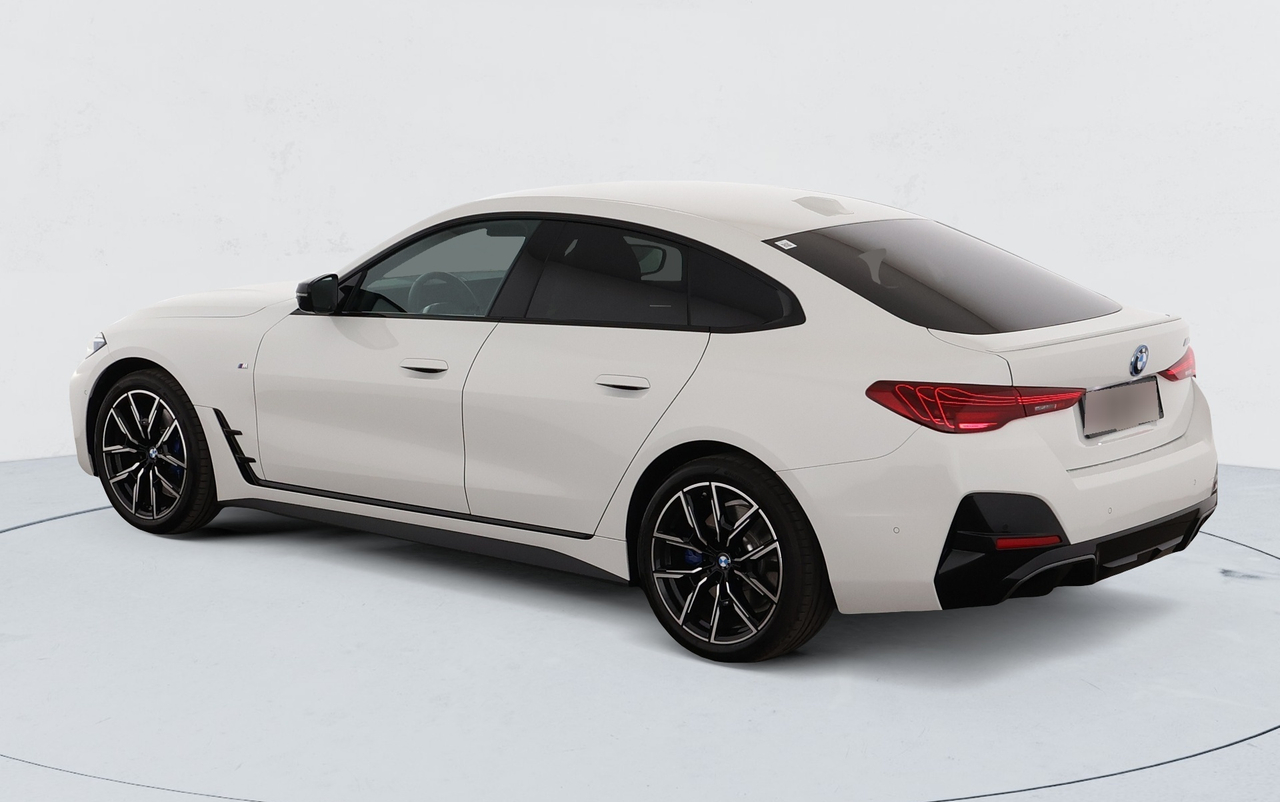 BMW I4 — photo 3
