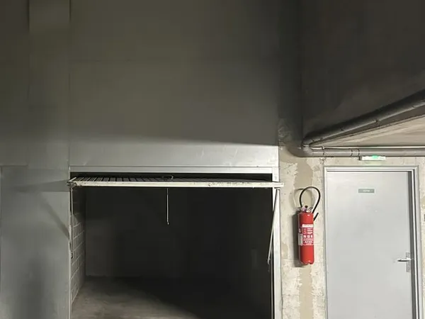 Garage fermé/box à louer Vieux-Lille