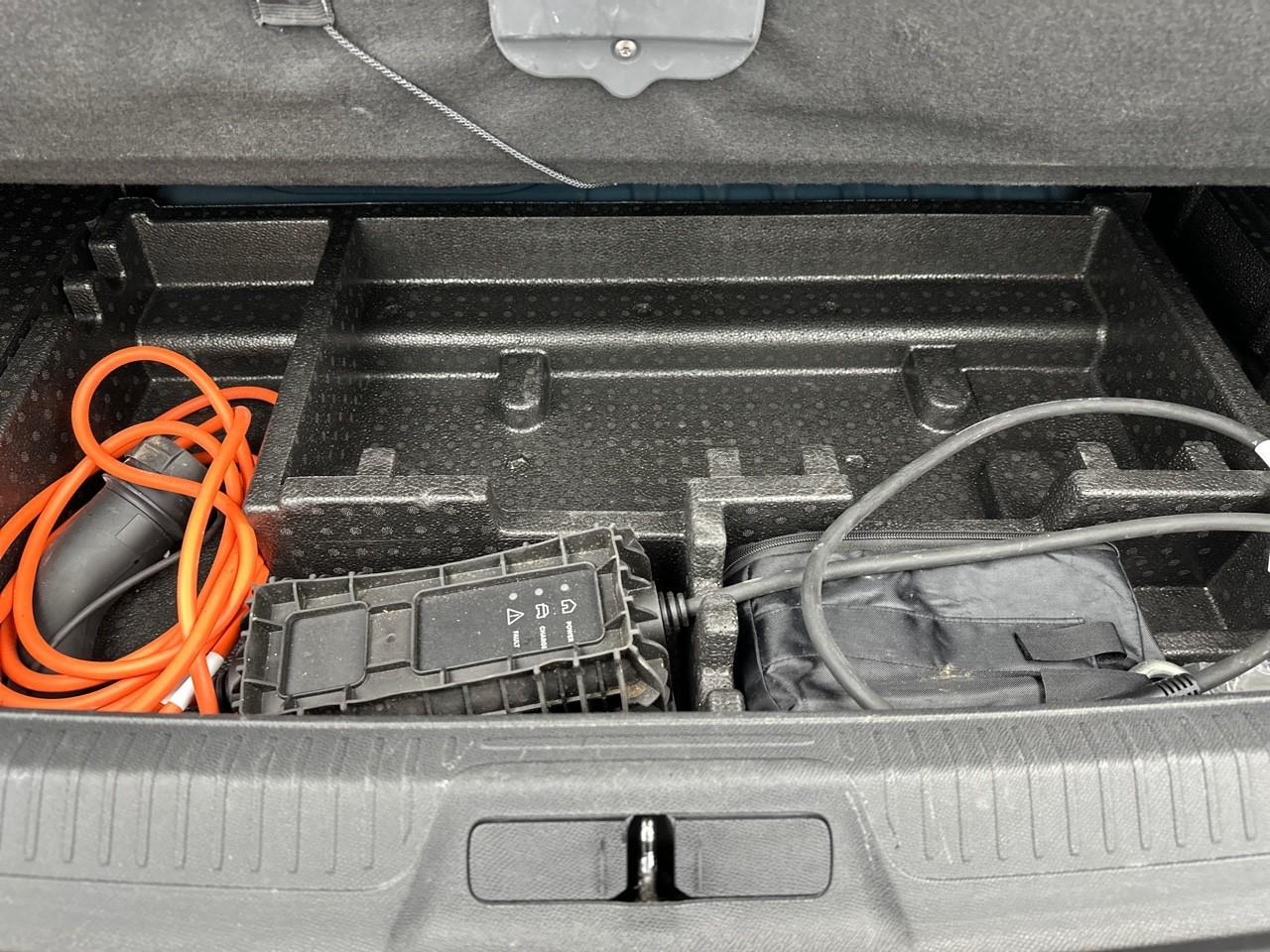 Peugeot 408 phev 180 e-eat8 allure pack — photo 35