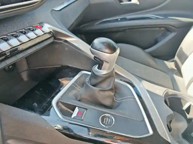 Peugeot 5008 puretech 130ch s&amp;s bvm6 — photo 17