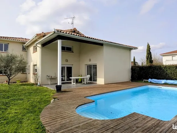 Maison 7 pièces 224 m²