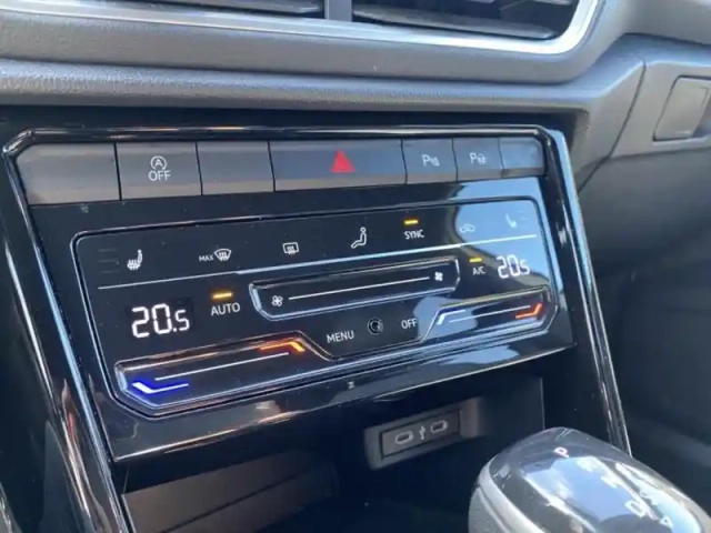 Volkswagen T-Roc 1.5 tsi evo2 150ch r-line dsg7 — photo 15