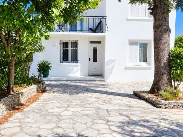 Vend Villa Saint Julien Les Rosiers