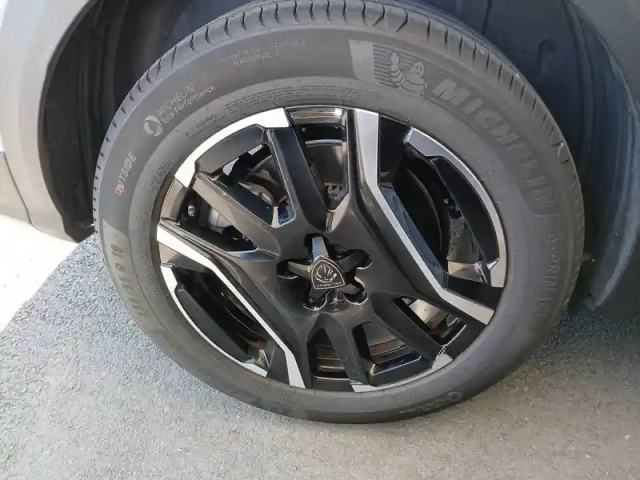 Peugeot 5008 plug-in hybrid 225 ch e-dcs7 — photo 19