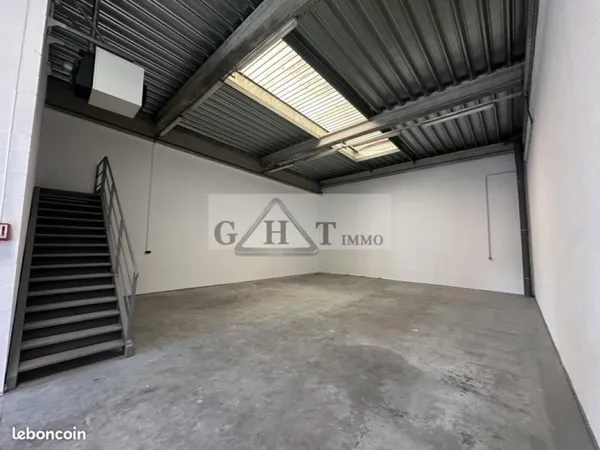 Local industriel 472 m²