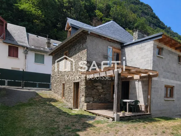 Fort potentiel et caractère Maison T4 de 105m² et son studio attenant de 20m², une terrasse, un jard