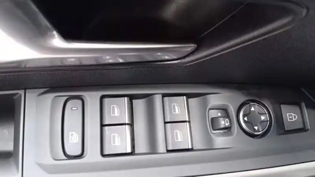 Peugeot 3008 plug-in hybrid 195 e-dcs7 — photo 33