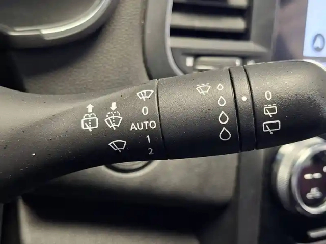 Renault Megane mégane iv berline blue dci 115 edc — photo 5