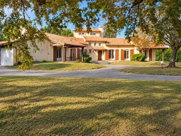 Maison 6 pièces 240 m²