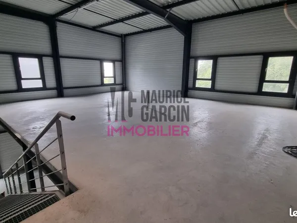 Local 177 m² Vedène