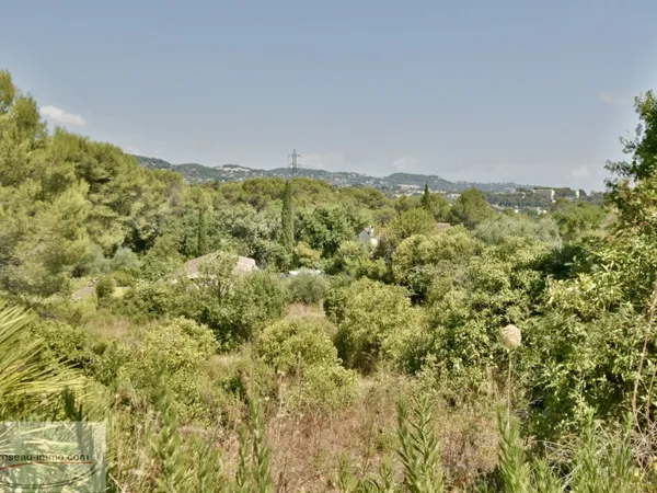 Terrain constructible 3000 m²