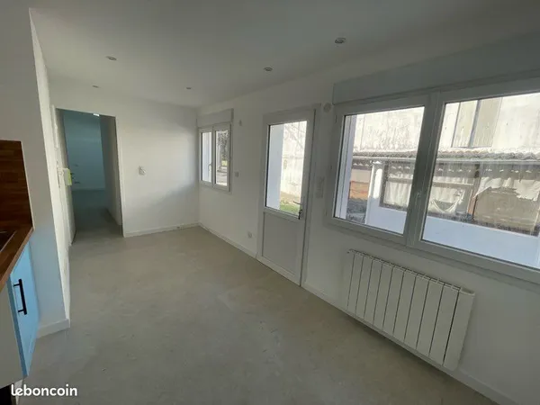 Charmante maisonnette T2 entièrement rénovée à neuf avec jardinet et annexe - Saintes Rive Droite