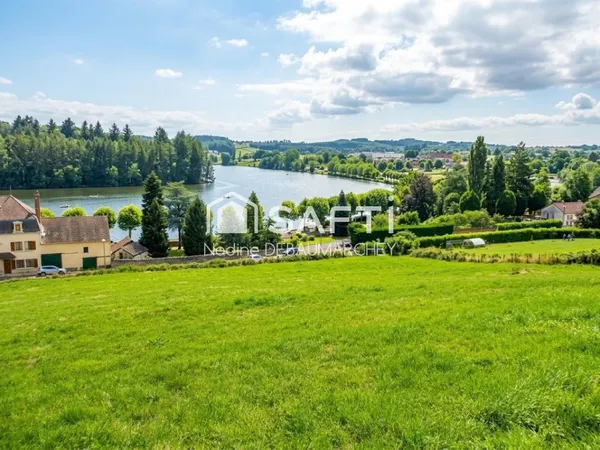 Terrain à bâtir de 6526 m² à La Clayette avec vue lac et château
