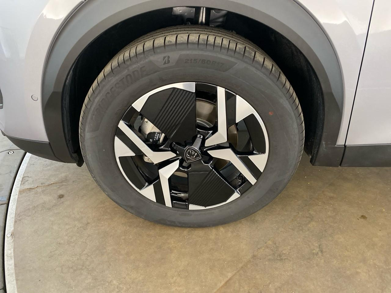 Peugeot 2008 hybrid 145 ch e-dcs6 allure — photo 11