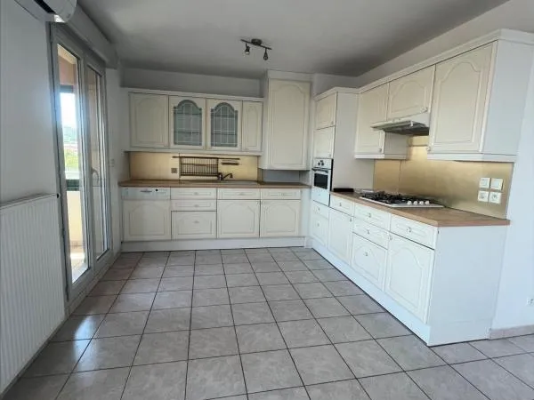 T4 de 85m² avec garage au centre de brindas