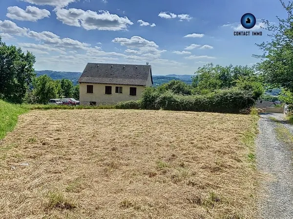 Terrain 898 m²