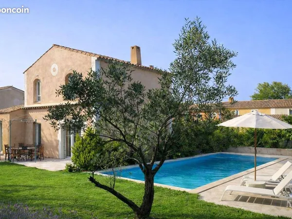 Maison 5 pièces meublée à louer - 115 m² avec jardin, piscine et garage - Roquebrune-sur-Argens
