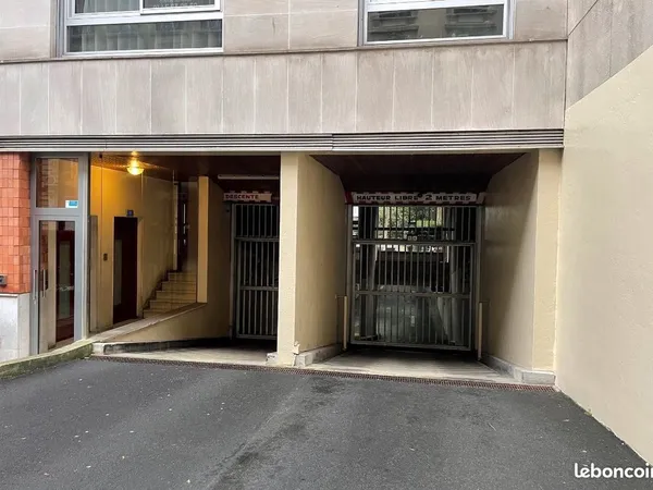 Parking à louer près du parc Monceau