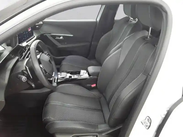 Peugeot 2008 puretech 130 s&amp;s eat8 — photo 32
