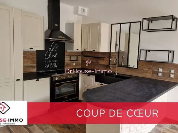 Maison de charme en plein coeur de ville de 80m2 + cour, + terrasse. Une place de stationnement prév