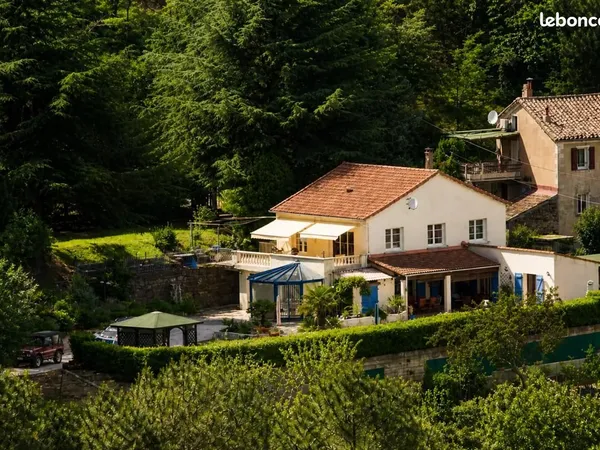 Maison 6 pièces 220 m²