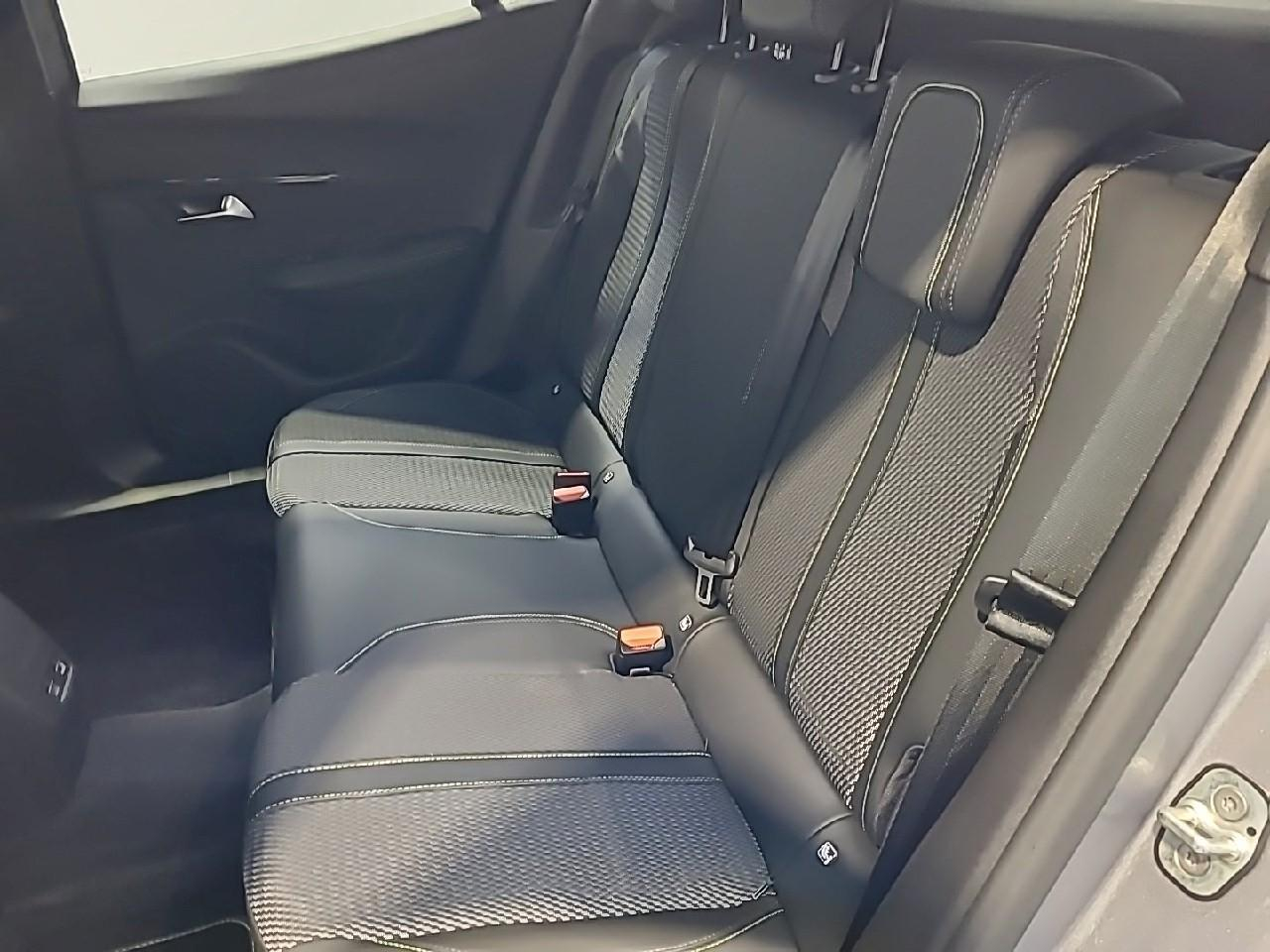 Peugeot 2008 hybrid 145 ch e-dcs6 gt — photo 13