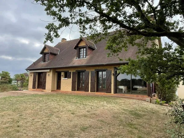 Maison 9 pièces 234 m²