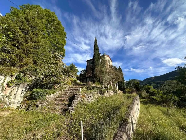 SOSPEL - DOMAINE DE CARACTÈRE SUR PLUS DE 4 HECTARES - 35mn de MONACO
