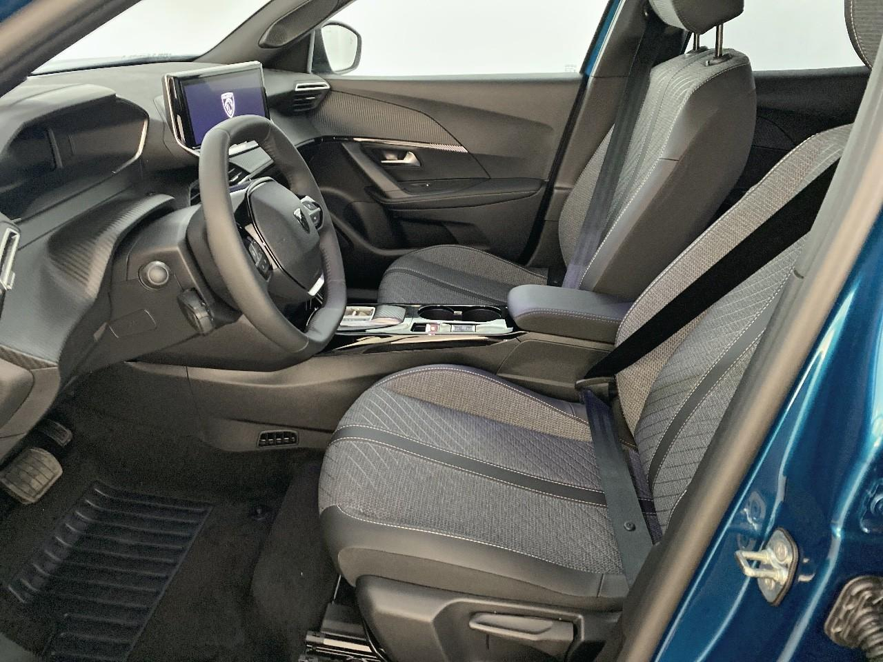 Peugeot 2008 hybrid 145 ch e-dcs6 allure — photo 9
