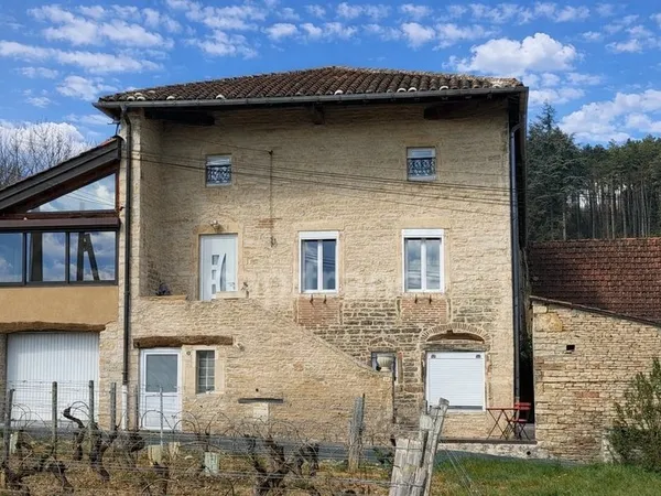Maison en pierre avec vue exceptionnelle - Vire (71260)
