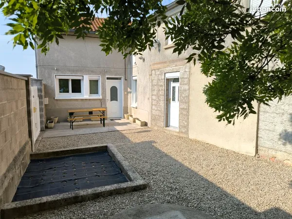 Charmante maison familiale de 148m² avec 4 chambres et terrain avec très peu de vis à vis à Thibie (