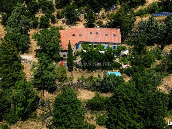 Mas 7 pièces 250 m²