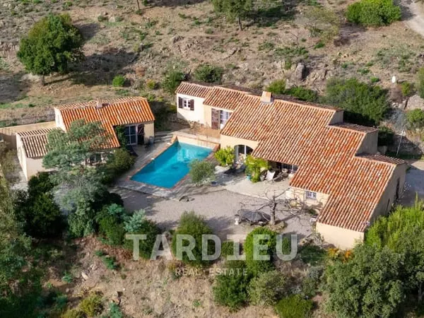 Bastide authentique, vue mer dégagée