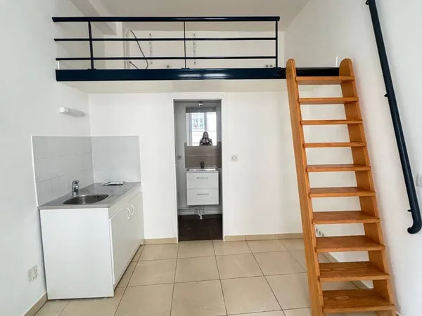 Studio 1 pièce 12 m²