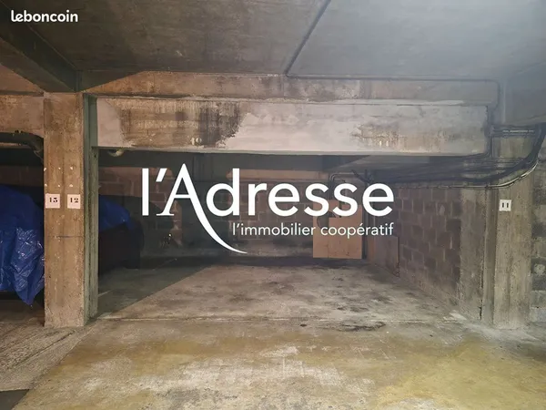 Parking/box 11 m² PARIS