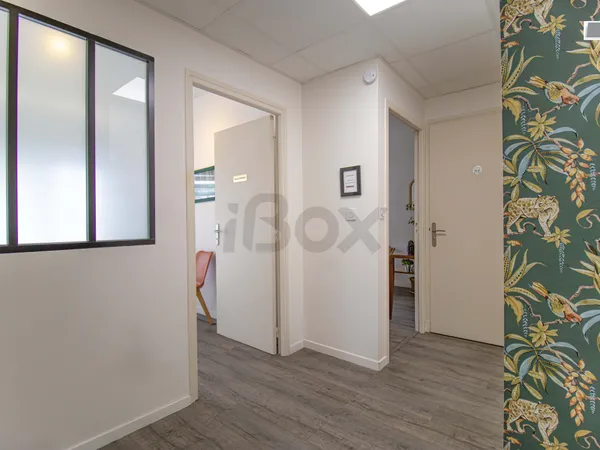 Local professionnel 102 m²