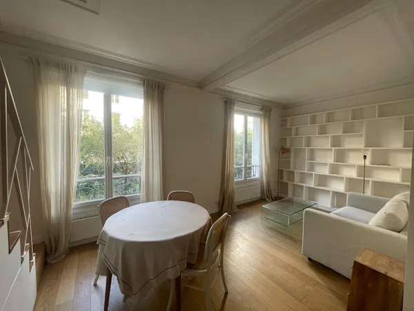 Loue appartement 2 pièces 51m² + jardin 16m² dans une voie privée aux Batignolles
