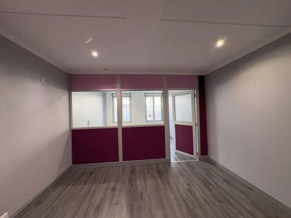 Local professionnel 72 m²