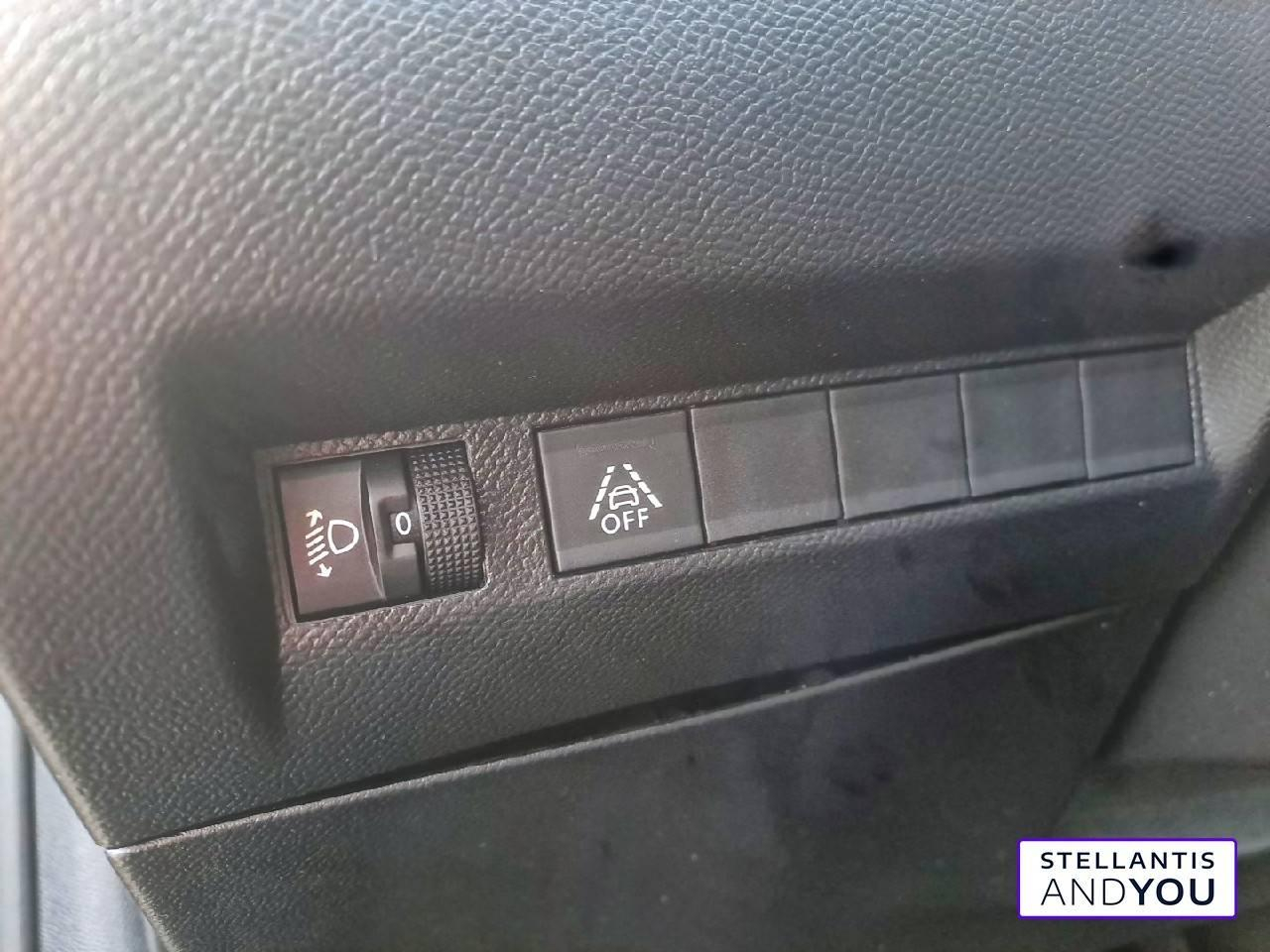 Peugeot 208 puretech 100 s&s bvm6 allure — photo 13