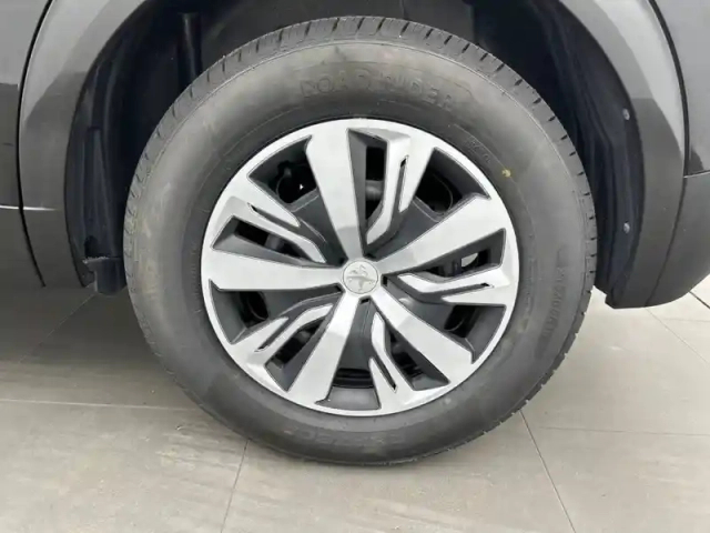 Peugeot 2008 electrique 136 ch — photo 13