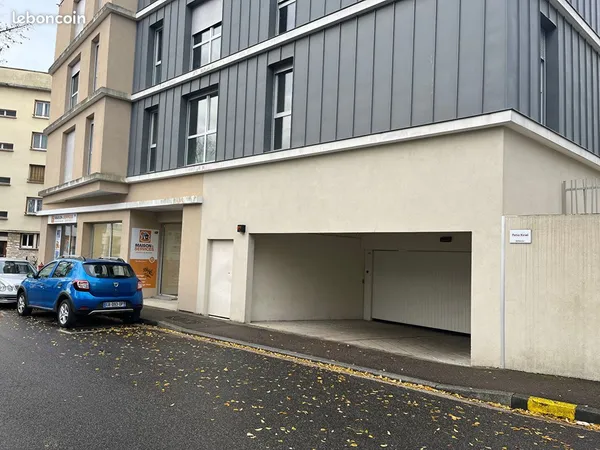 Parking/box 1 pièce 12 m²