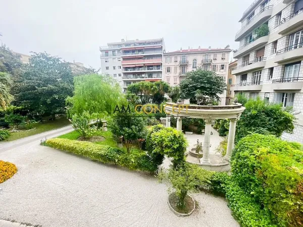 NICE LIBERATION immeuble bourgeois 3P balcon cave
