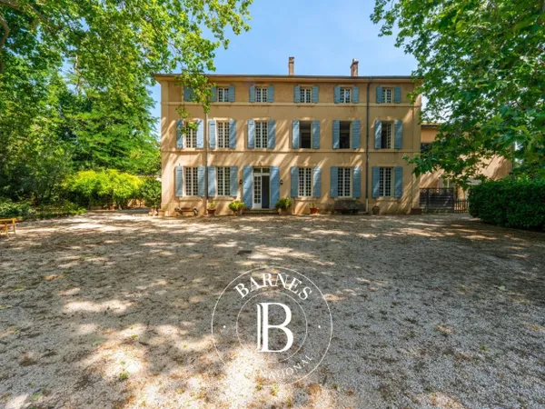 Aix-en-Provence - Bastide du XVIIIe siècle, plusieurs annexes ai