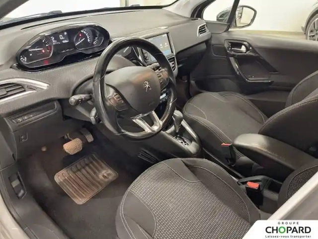 Peugeot 208 1.2 puretech 110ch s&amp;s eat6 — photo 2