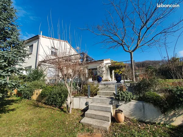 Villa 8 pièces 250 m²