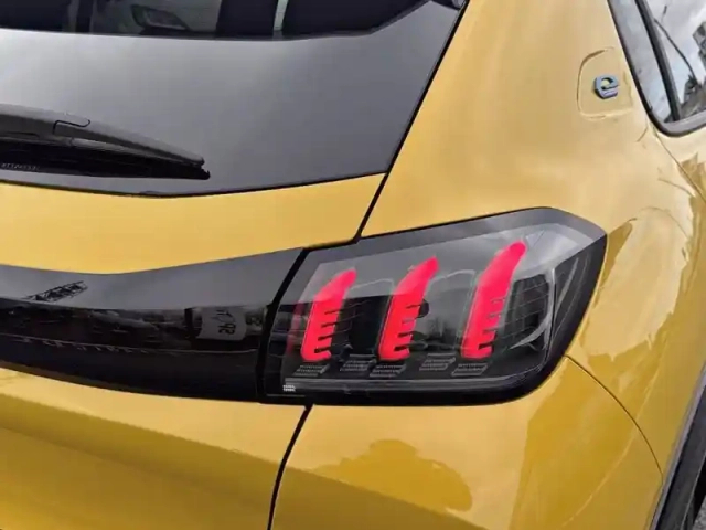 Peugeot 208 electrique 50 kwh 136ch — photo 17