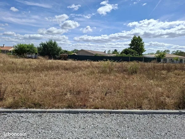 Terrain à bâtir de 450 m² à SAINT-AUBIN-DE-MEDOC (33)