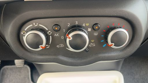 Renault Twingo 0.9 TCe 90 Energy - Intens – 2017 – 44894 km – Essence – Boîte Manuelle — photo 11