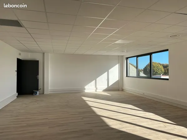 Locaux d'activité à louer - 300 m²